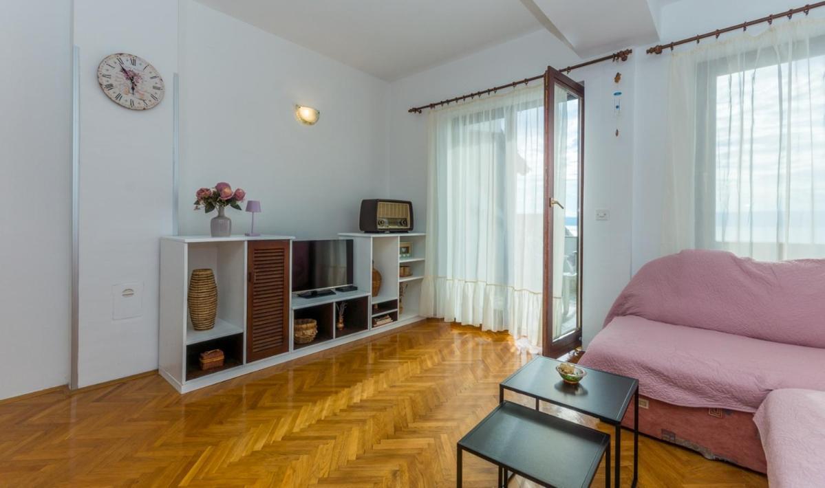 Apartment Domijan By El-Pi Tours Njivice Kültér fotó
