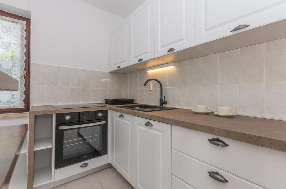 Apartment Domijan By El-Pi Tours Njivice Kültér fotó