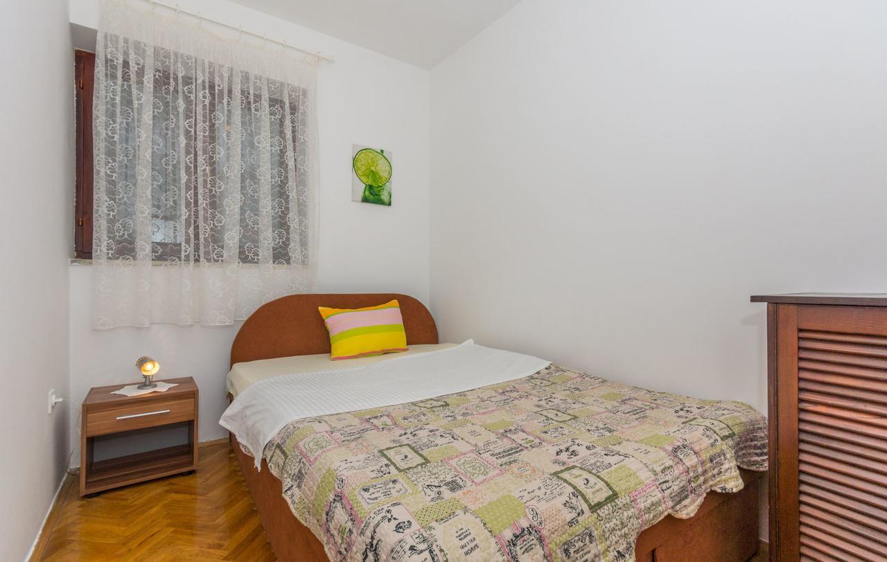 Apartment Domijan By El-Pi Tours Njivice Kültér fotó