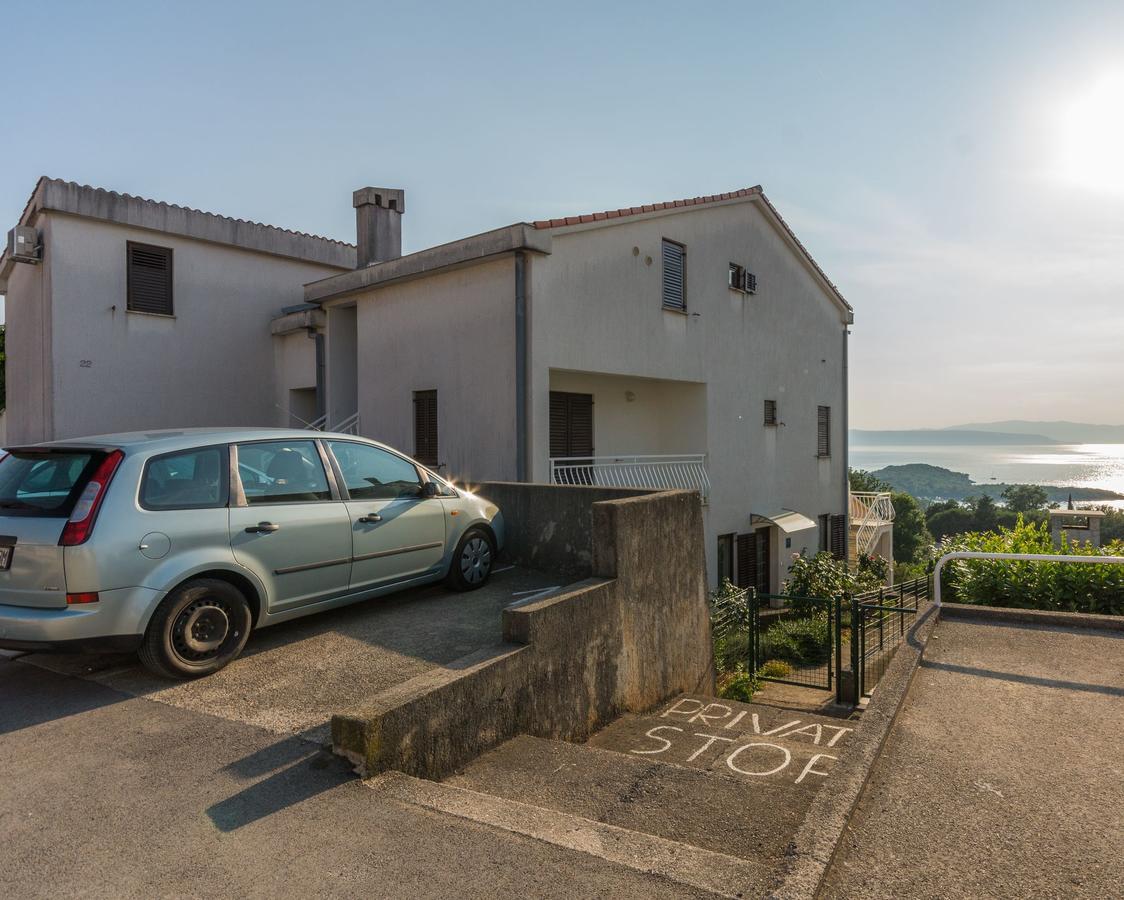 Apartment Domijan By El-Pi Tours Njivice Kültér fotó